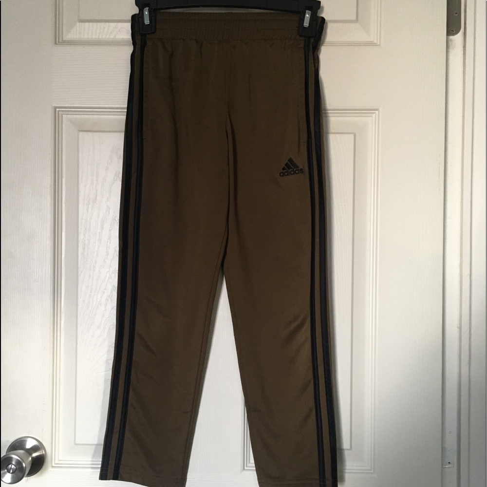 Adidas Boys size 8 Athletic jogger